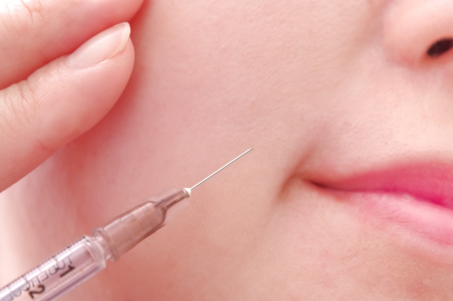 プラセンタ注射を受ける女性